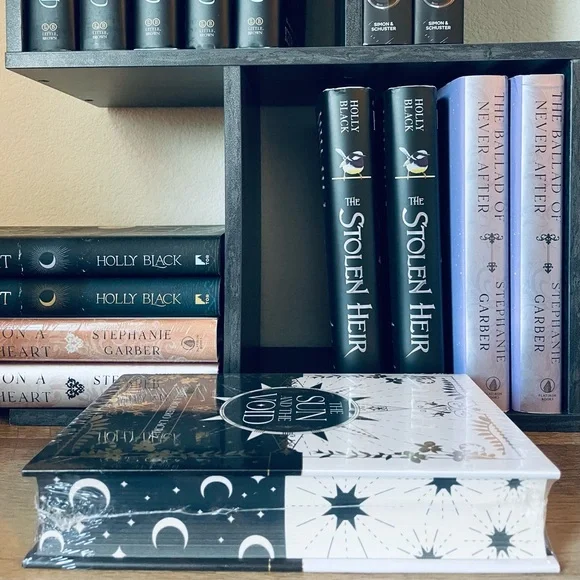 Illumicrate Exclusive Signed The Sun And The Void by Gabriela Romero Lacruz